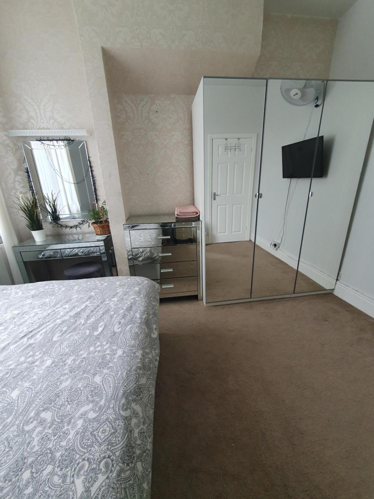 Private Double Room In Cardiff Exteriör bild
