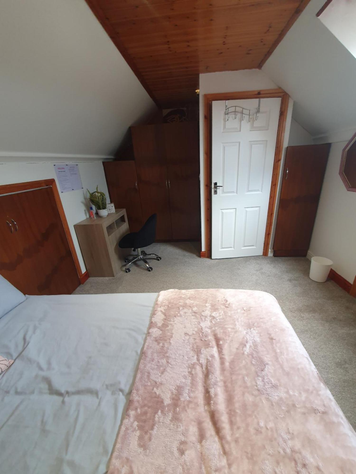 Private Double Room In Cardiff Exteriör bild