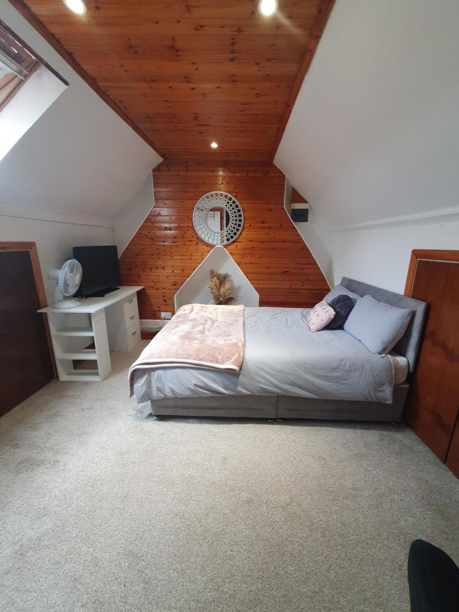 Private Double Room In Cardiff Exteriör bild